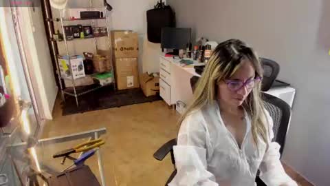 Snapshot of alicia_thompsonn chatting on 07.29.26 Alice online show from 07.29.26
