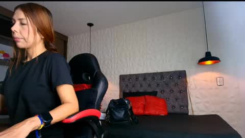 Snapshot of alicia_wonder_dl chatting on 04.27.26 Ali online show from 04.27.26