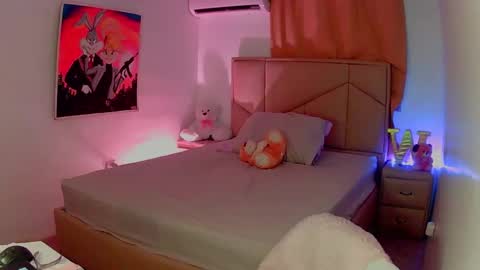 Snapshot of aliciabiden chatting on 01.12.25 aliciabiden online show from 01.12.25