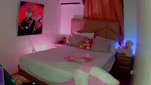 Snapshot of aliciabiden chatting on 03.02.25 aliciabiden online show from 03.02.25