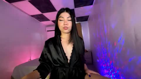 Snapshot of aliciabiden chatting on 03.07.25 aliciabiden online show from 03.07.25