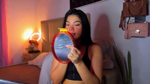 Snapshot of aliciabiden chatting on 11.12.25 aliciabiden online show from 11.12.25