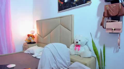 Snapshot of aliciabiden chatting on 11.14.25 aliciabiden online show from 11.14.25