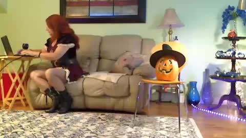 Snapshot of aliciadehart181 chatting on 10.19.25 Alicia deHart Help me reach 1000 Followers. Its FREE online show from 10.19.25