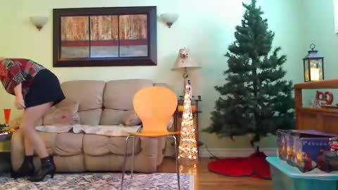 Snapshot of aliciadehart181 chatting on 11.30.25 Alicia deHart Help me reach 1000 Followers. Its FREE online show from 11.30.25