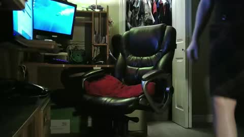 Snapshot of aliciadehart181 chatting on 01.11.26 Alicia deHart Help me reach 1000 Followers. Its FREE online show from 01.11.26