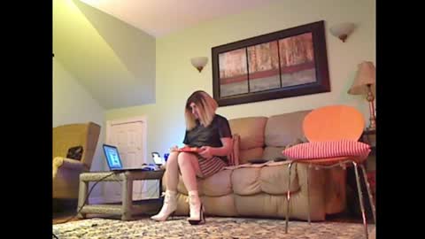 Snapshot of aliciadehart181 chatting on 02.21.26 Alicia deHart Help me reach 1000 Followers. Its FREE online show from 02.21.26