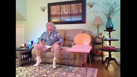 Alicia deHart  Help me reach 1000 Followers. Its FREE online show from 04.05.26