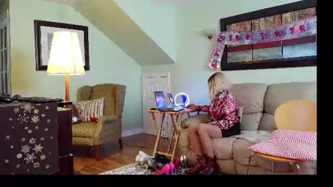 Alicia deHart  Help me reach 1000 Followers. Its FREE online show from 06.21.26