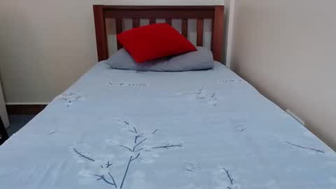 alicialust1 online show from 12.19.24