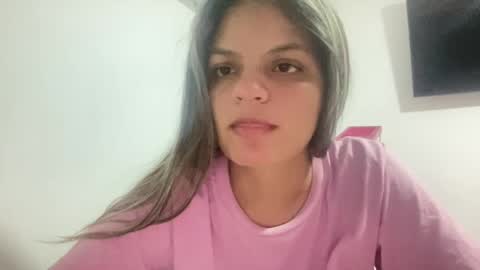 Snapshot of alicie_ebony1 chatting on 02.15.25 luisa online show from 02.15.25