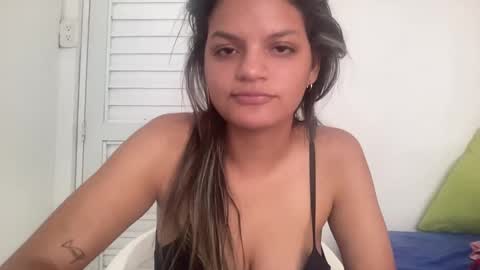 Snapshot of alicie_ebony1 chatting on 02.15.25 luisa online show from 02.15.25