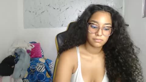 Snapshot of alicie_ebony1 chatting on 09.18.25 luisa online show from 09.18.25