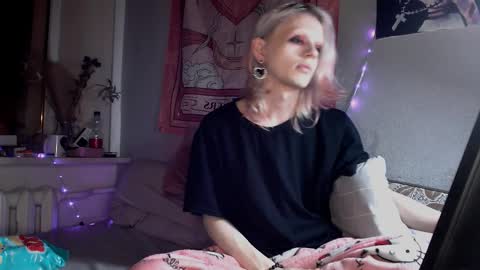 Snapshot of alien_bella chatting on 03.14.26 Alien Bella online show from 03.14.26