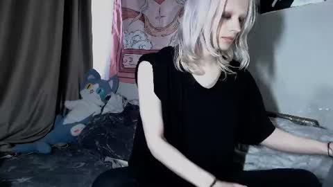 Alien Bella online show from 06.22.26