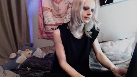 Alien Bella online show from 06.22.26