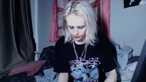 Alien Bella online show from 07.20.26