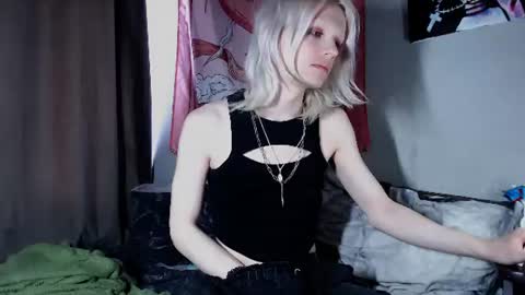 Alien Bella online show from 07.22.26