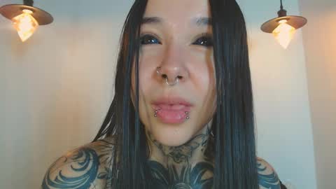 Snapshot of alien_eyes09 chatting on 04.24.26 online show from 04.24.26