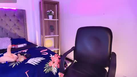 Snapshot of aliice_reed chatting on 10.28.25 Aliice Reed online show from 10.28.25