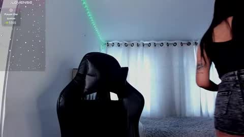 aliice_walker_ online show from 11.18.25