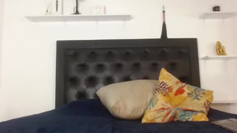 alika_jonhson_ online show from 10.12.25