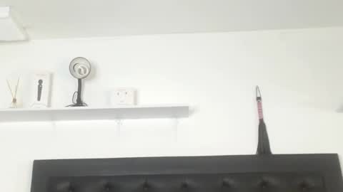 alika_jonhson_ online show from 10.15.25