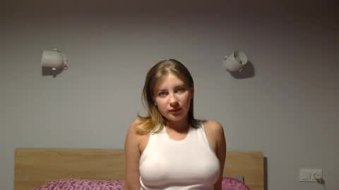 Snapshot of alina_007_007 chatting on 06.22.26 alina_007_007 online show from 06.22.26