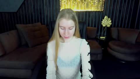 Snapshot of alina__blonde chatting on 04.19.26 Alina online show from 04.19.26