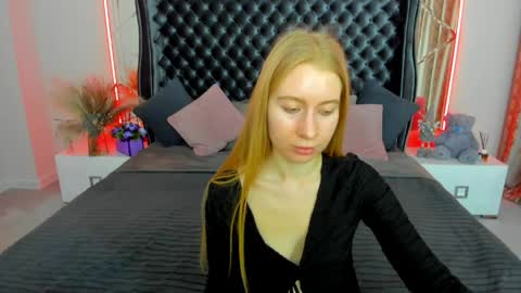 Snapshot of alina__blonde chatting on 04.25.26 Alina online show from 04.25.26