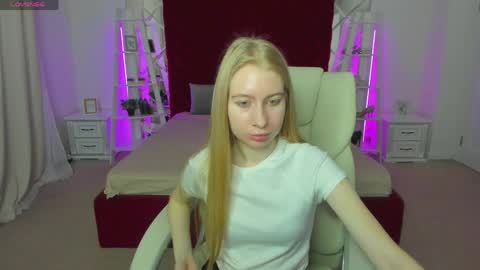 Snapshot of alina__blonde chatting on 04.26.26 Alina online show from 04.26.26