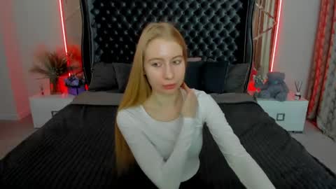 Snapshot of alina__blonde chatting on 05.02.26 Alina online show from 05.02.26
