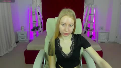 Snapshot of alina__blonde chatting on 05.09.26 Alina online show from 05.09.26