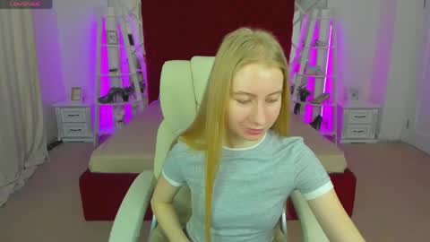 Snapshot of alina__blonde chatting on 05.14.26 Alina online show from 05.14.26
