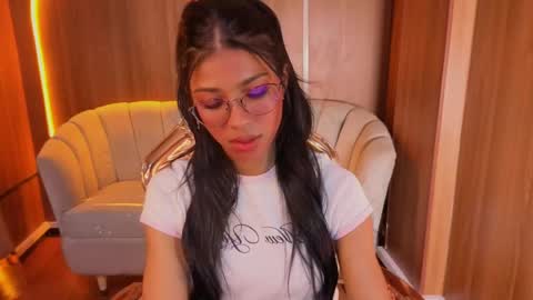 Snapshot of alina_b_ chatting on 05.26.26 alina_b_ online show from 05.26.26