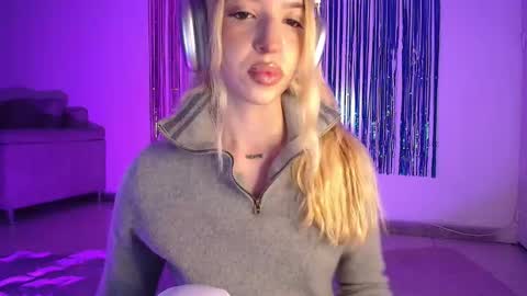 Snapshot of alina_lee_t chatting on 10.26.25 Alina  online show from 10.26.25