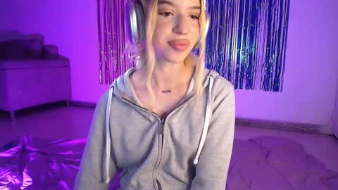 Snapshot of alina_lee_t chatting on 10.26.25 Alina  online show from 10.26.25