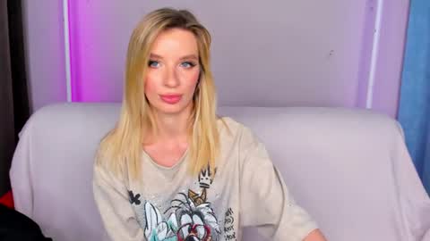 Snapshot of alina_lovelyx chatting on 06.11.26 Alina online show from 06.11.26