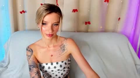 Snapshot of alina_lovelyx chatting on 06.28.26 Alina online show from 06.28.26