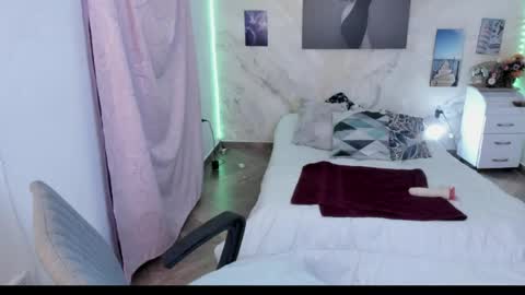 alinabozz1 online show from 04.13.26