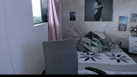 alinabozz1 online show from 04.18.26