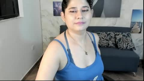 Snapshot of alinabozz1 chatting on 06.08.26 alinabozz1 online show from 06.08.26