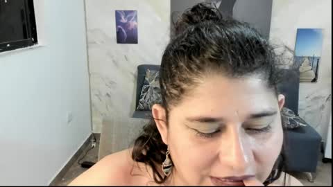Snapshot of alinabozz1 chatting on 06.11.26 alinabozz1 online show from 06.11.26