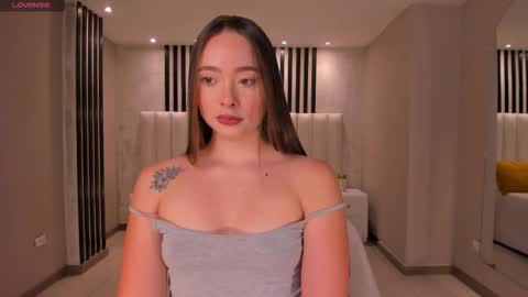 alinakravitz_ online show from 09.19.25