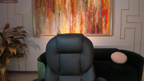 alinakravitz_ online show from 11.14.25