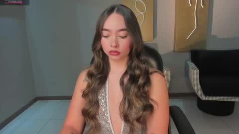 alinakravitz_ online show from 11.19.25