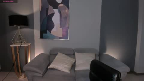 alinakravitz_ online show from 03.21.26