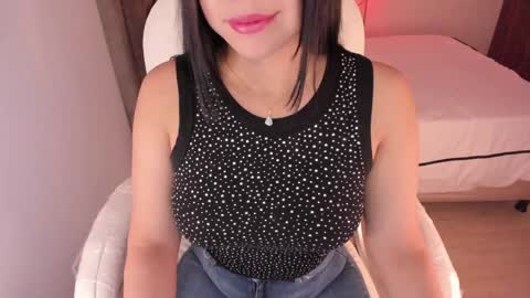 Snapshot of alinaowens chatting on 01.24.25 alinaowens online show from 01.24.25