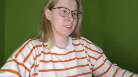 Snapshot of alinasei chatting on 05.17.26 alinasei online show from 05.17.26