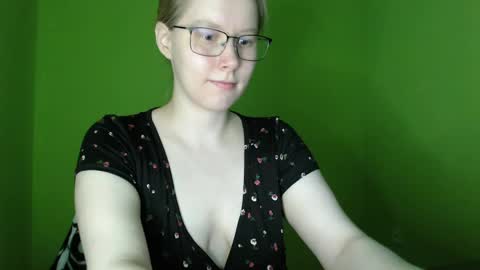 Snapshot of alinasei chatting on 05.19.26 alinasei online show from 05.19.26